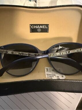 🕶️CHANEL GORGEOUS Navy Blue “CC” Logo & Crystal Baguette Polarized Sunglasses
